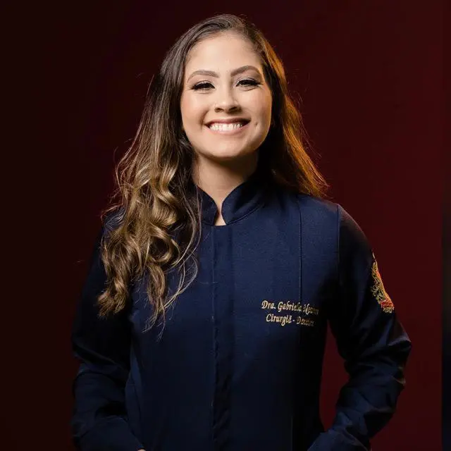 Dra. Gabriela Newton, cirurgiã-dentista em Florianópolis